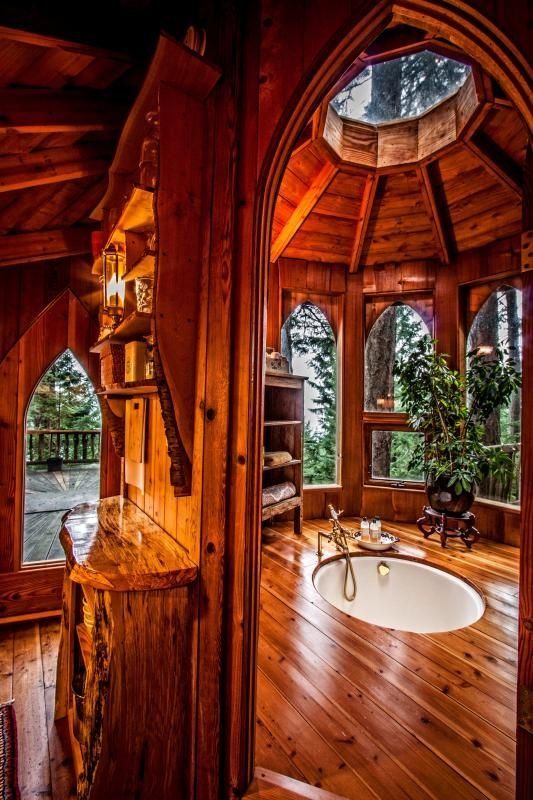 This is the “Hobbit Treehouse.” Located on Orcas Island in Washington State. The three circular pods are all connected by hallways, decks, and bridges – evoking a certain charm reminiscent of the Ewok Village in Star Wars or an elven treehouse. The treehouse is now for rent for guests and visitors. Future House, Tree House Designs, Cabins In The Woods, House Goals, Log Homes, Tree House Homes, Tree House Bedroom, Habitat, My Dream Home