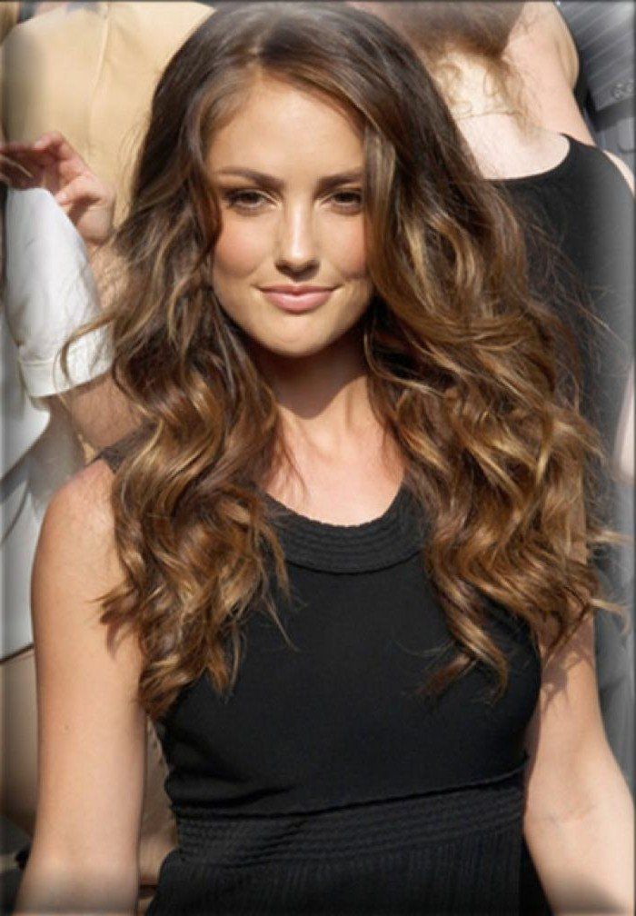 La couleur châtain clair pour des cheveux magnifiques! Archzine.fr Natural wavy hair, Long La couleur châtain clair pour des cheveux magnifiques! Archzine.fr Natural wavy hair, Long