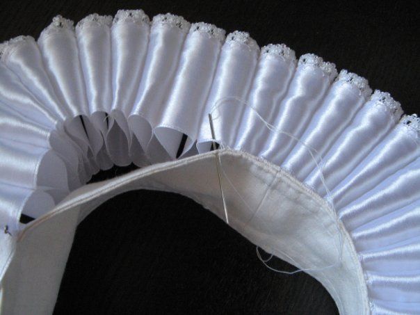Фрез (или гофрированный "английский" воротник). МК Sewing Hacks, Sewing Tutorials, Sewing Patterns, Historical Costume, Historical Clothing, Formation Couture, Elizabethan Dress, Costume Renaissance, Ruff Collar