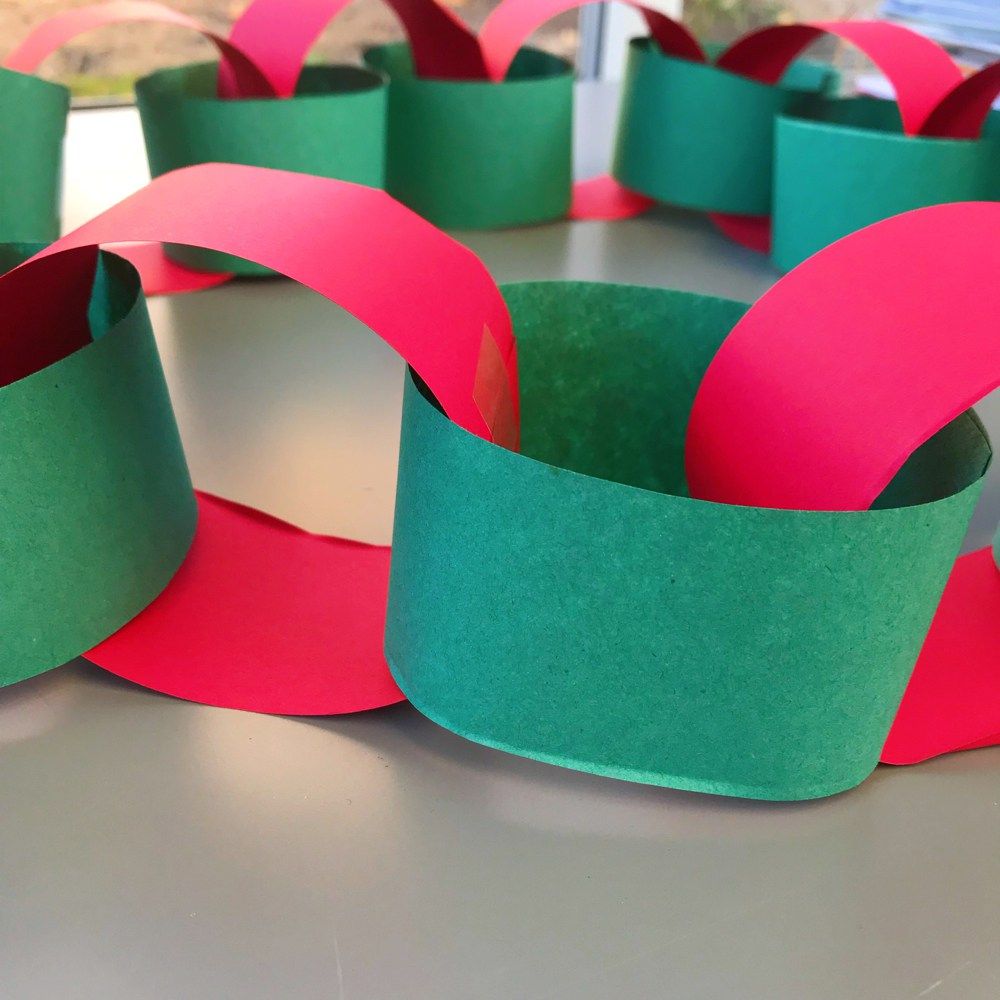 How To Make Paper Chains Retro Homemade Christmas Decorations Kids How To Make Paper Chains Retro Homemade Christmas Decorations Kids
