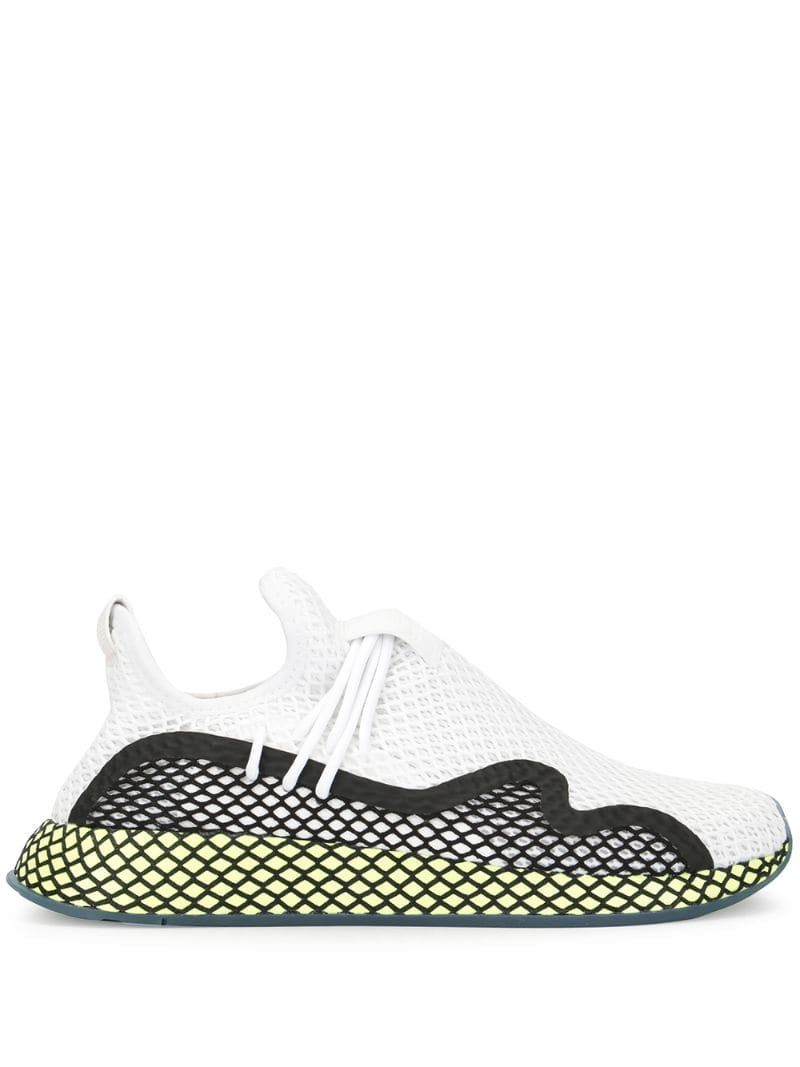 black deerupt trainers