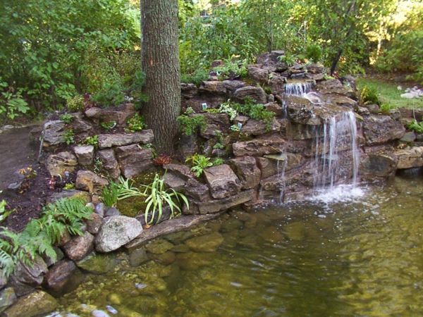 wasserfall im teich - schöne gartengestaltung - Wasser im Garten - quellsteine selber bauen wasserfall im teich - schöne gartengestaltung - Wasser im Garten - quellsteine selber bauen