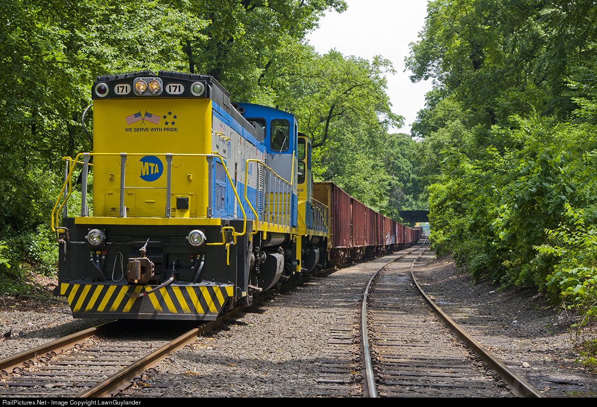 LI 171 Long Island Railroad EMD MP15AC at Richmond Hill, New York by LI 171 Long Island Railroad EMD MP15AC at Richmond Hill, New York by