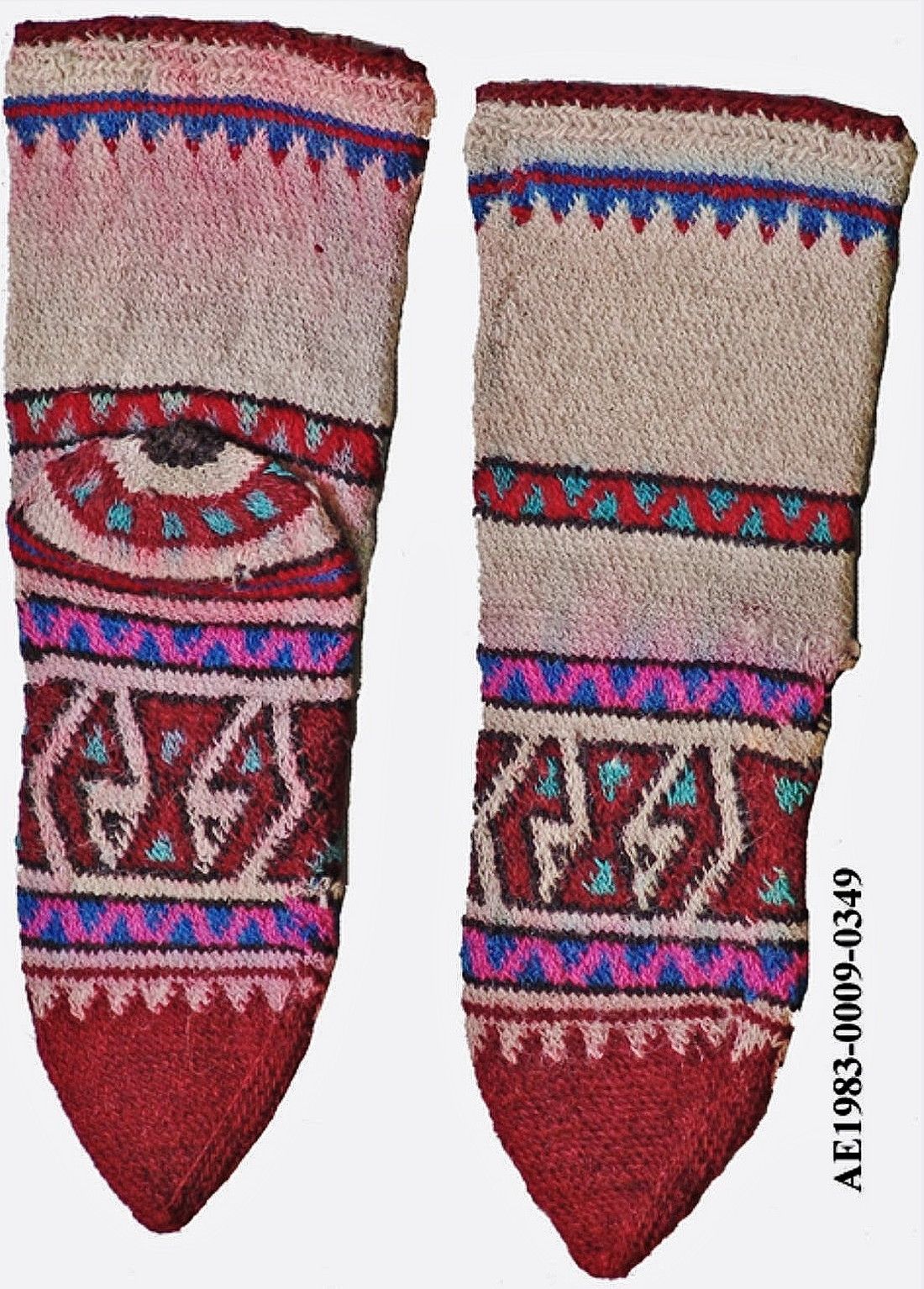 Short Woollen Women S Stockings From The Kutahya Province Mid 20th Century Mas Museum Ethnographical Collections Antwerpen Desenler Corap Patikler