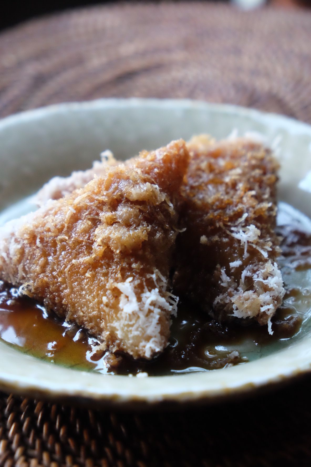 Kuih Lopes A Traditional Malay Dessert Glutinous Rice Cook In Kuih Lopes A Traditional Malay Dessert Glutinous Rice Cook In Banana Leaf Serve