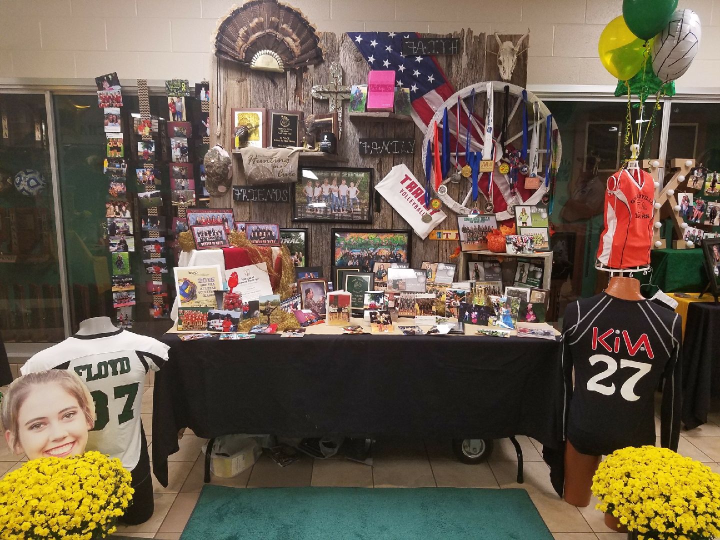 Pin by Lex on SENIOR TABLE | Graduation celebration, Grad party