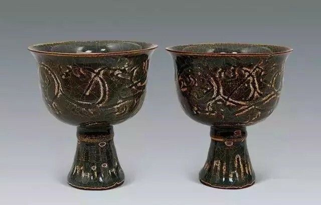 宋代 官窑青釉铁胎刻花高足杯 ceramics porcelain