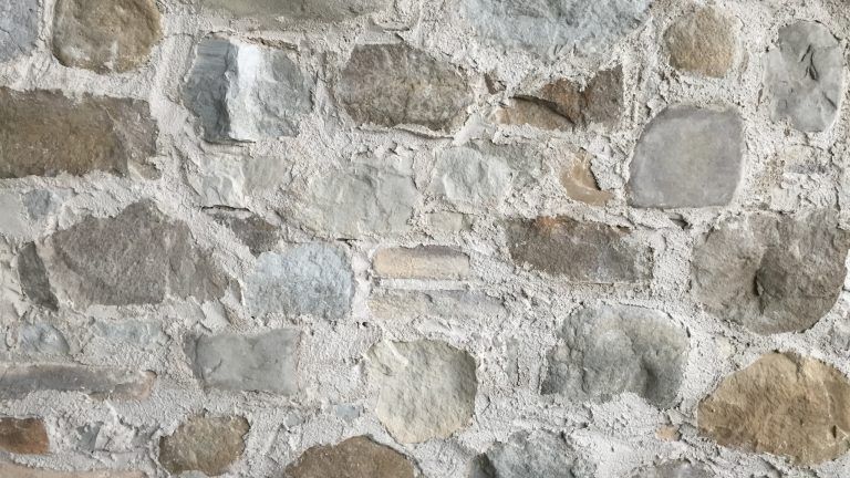 Geopietra Steenstrips - Collinare - Zuid-Iltaliaanse sfeer Stone Texture Wall, Stone Wall, Natural Stone Cladding, Tennis Pictures, Zen Room, Castles Interior, Cottage Kitchens, Stone Veneer, Brick And Stone