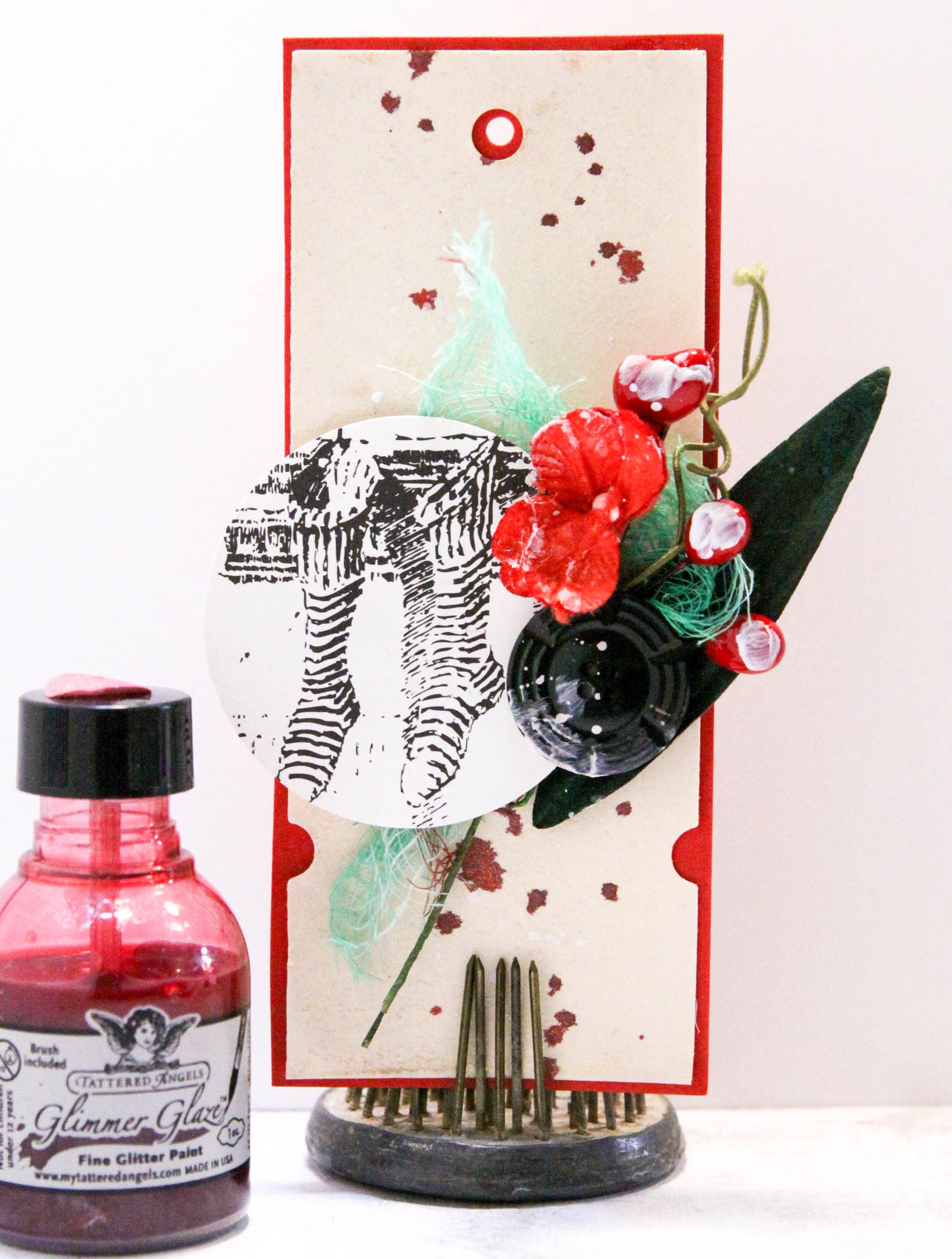 Glimmer Glaze red = handmade gift cards Christmas Countdown, Christmas Gifts, Novelty Christmas, Christmas Ornaments, Holiday Tags, Holiday Crafts, Holiday Decor, Glimmer, Tattered