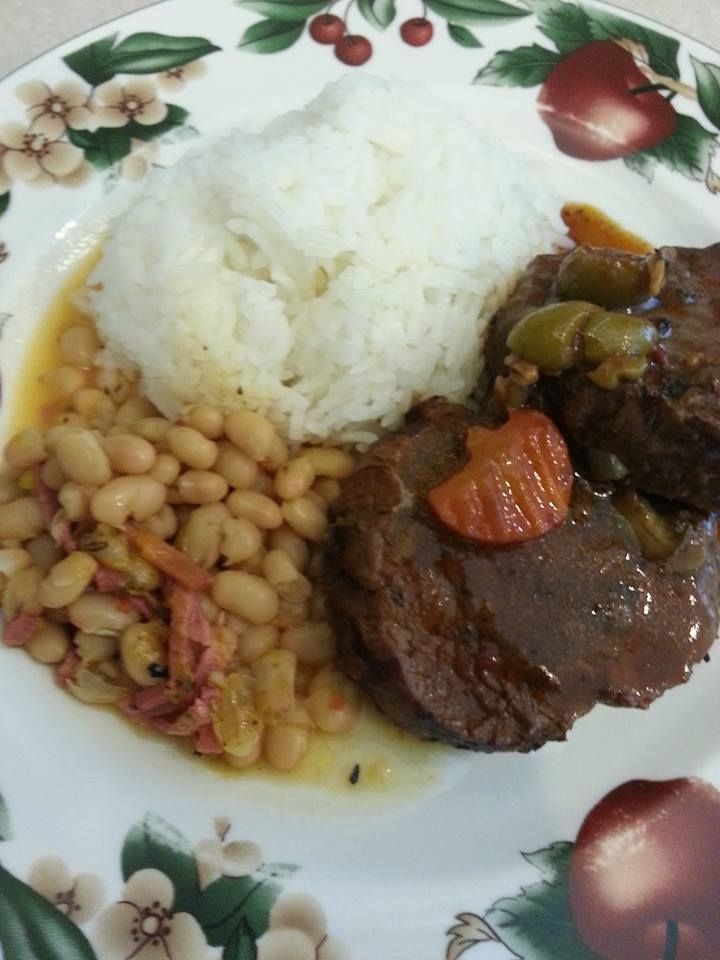 Carne Mechada Arroz Blanco Y Habichuelas Blancas Guisadas Habichuelas Comida Latina Beef