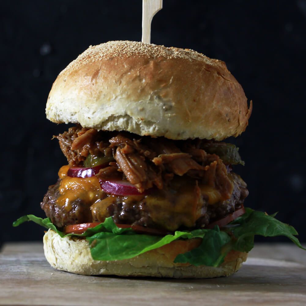 Pulled Pork Cheeseburgers | BBQ Recepten | BBQ Junkie | Bbq Pulled pork og bbq marinade | perfekt i en burger med coleslaw
