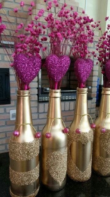 4 ideas para crear originales centros de mesa reciclados - Centros de Mesa para Bautizos Wine Bottle Diy Crafts, Wine Bottle Decor, Diy Bottle, Jar Crafts, Diy And Crafts, Wine Bottles, Diy Wine, Kids Crafts, Handmade Crafts