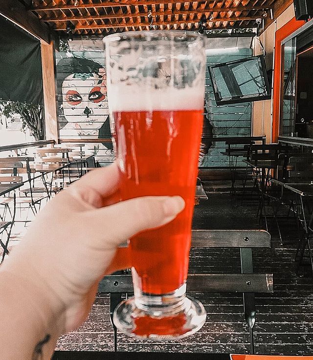 Eu sou do time do vinho Mas esse fds dei chance ao chopp de groselha