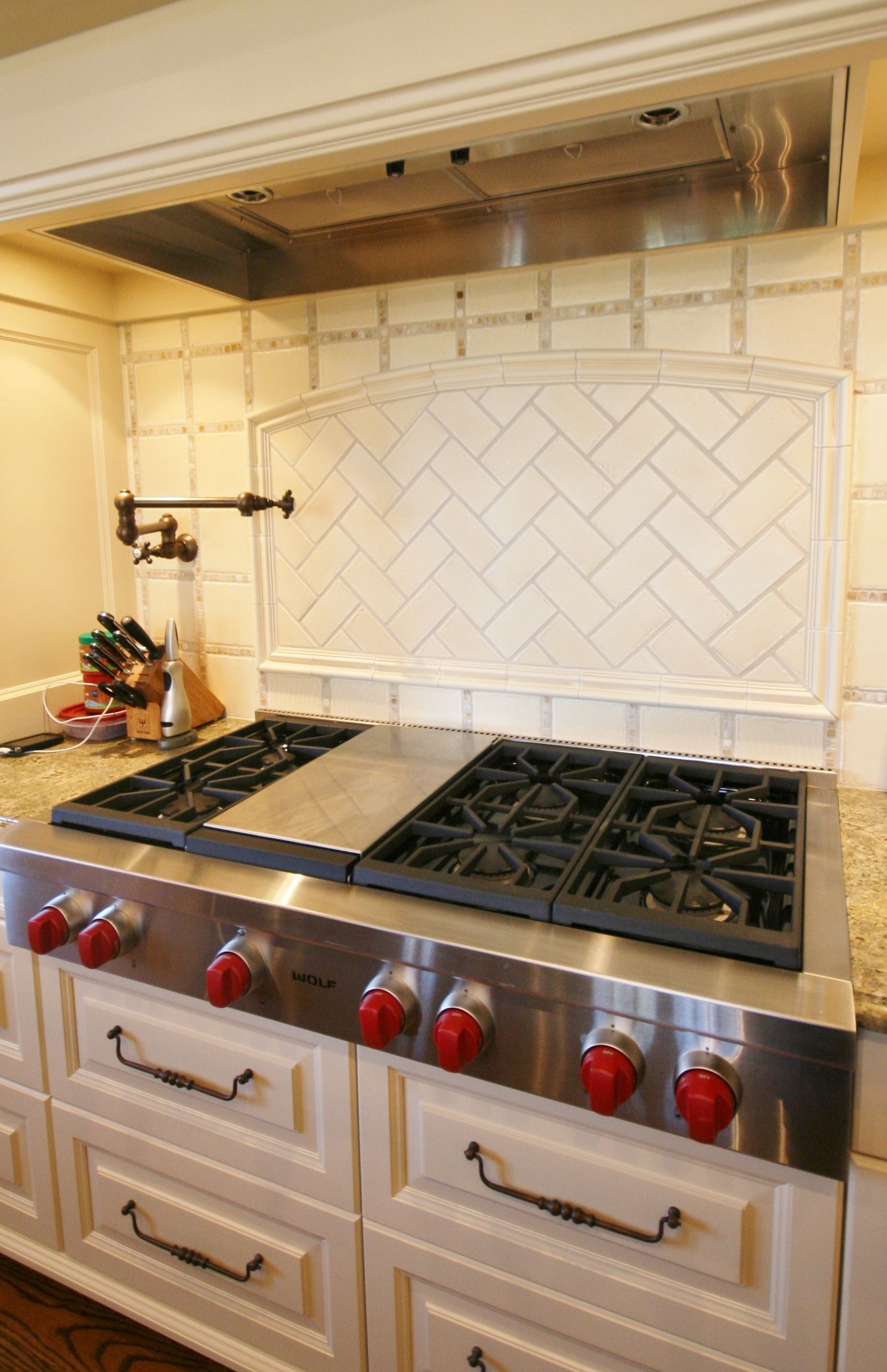Wolf Range With 6 Burners And Griddle! We Also Love The Backsplash - Wolf Range With 6 Burners And Griddle! We Also Love The Backsplash