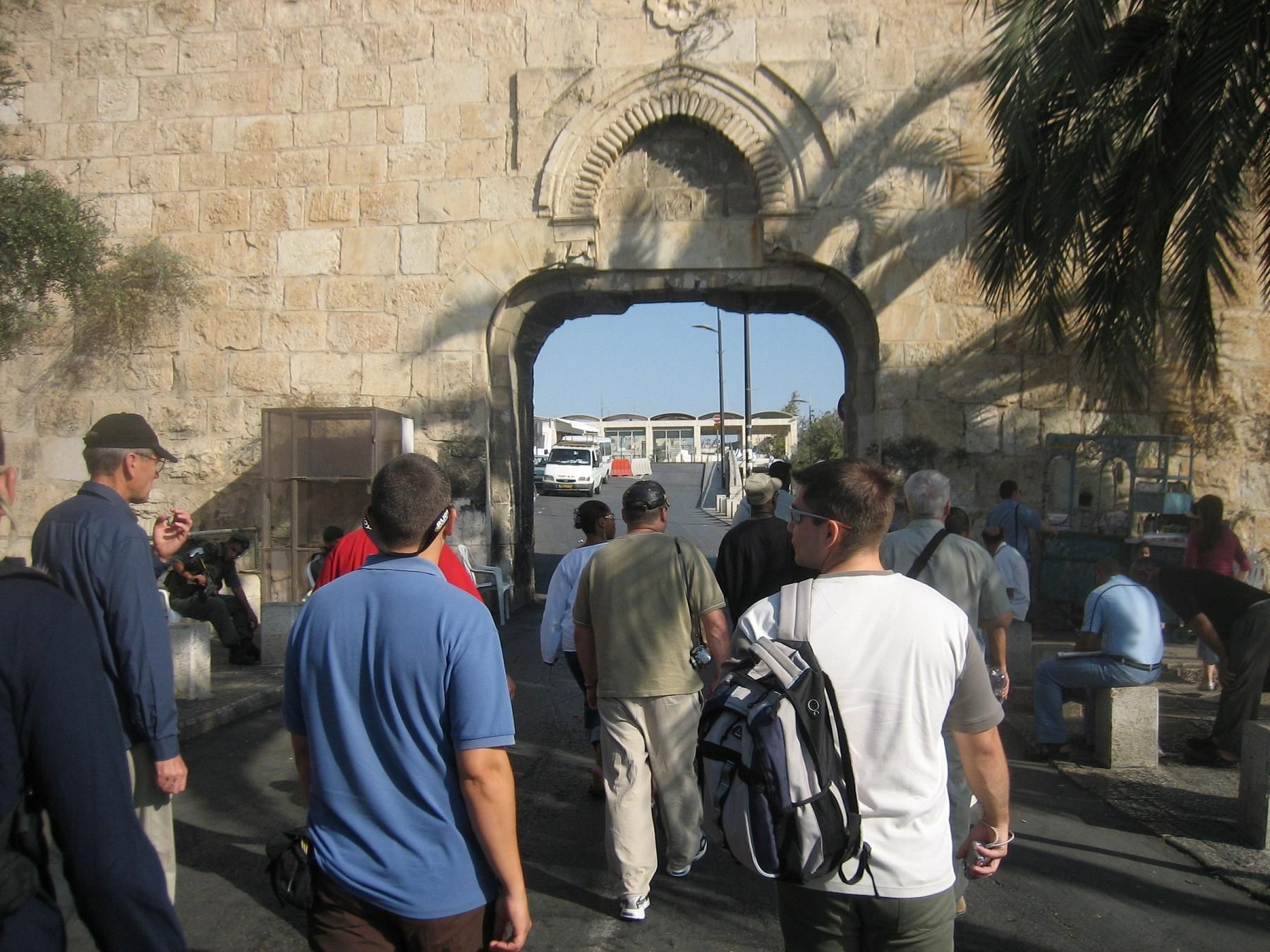 مسجد عمر بن الخطاب بجانب كنيسة القيامة في القدس Palestine