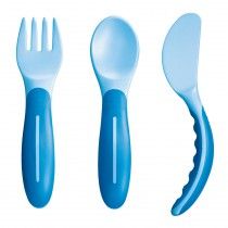 Baby's Cutlery - knife with safe cutting blade, fork with gently pointed tines - Non-slip grip - easy to hold thanks to its curved and textured design - Perfect for both right and left-handers Kid Utensils, Toddler Kitchen, Kitchenware, Tableware, Baby Spoon, Gabel, Baby Development, Spork, Cutlery Set