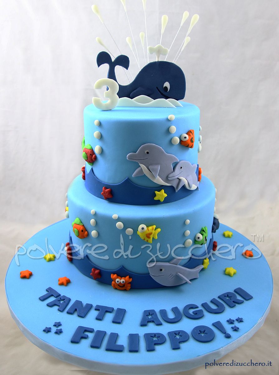 Torta a tema mare a due piani fondale marino con balena