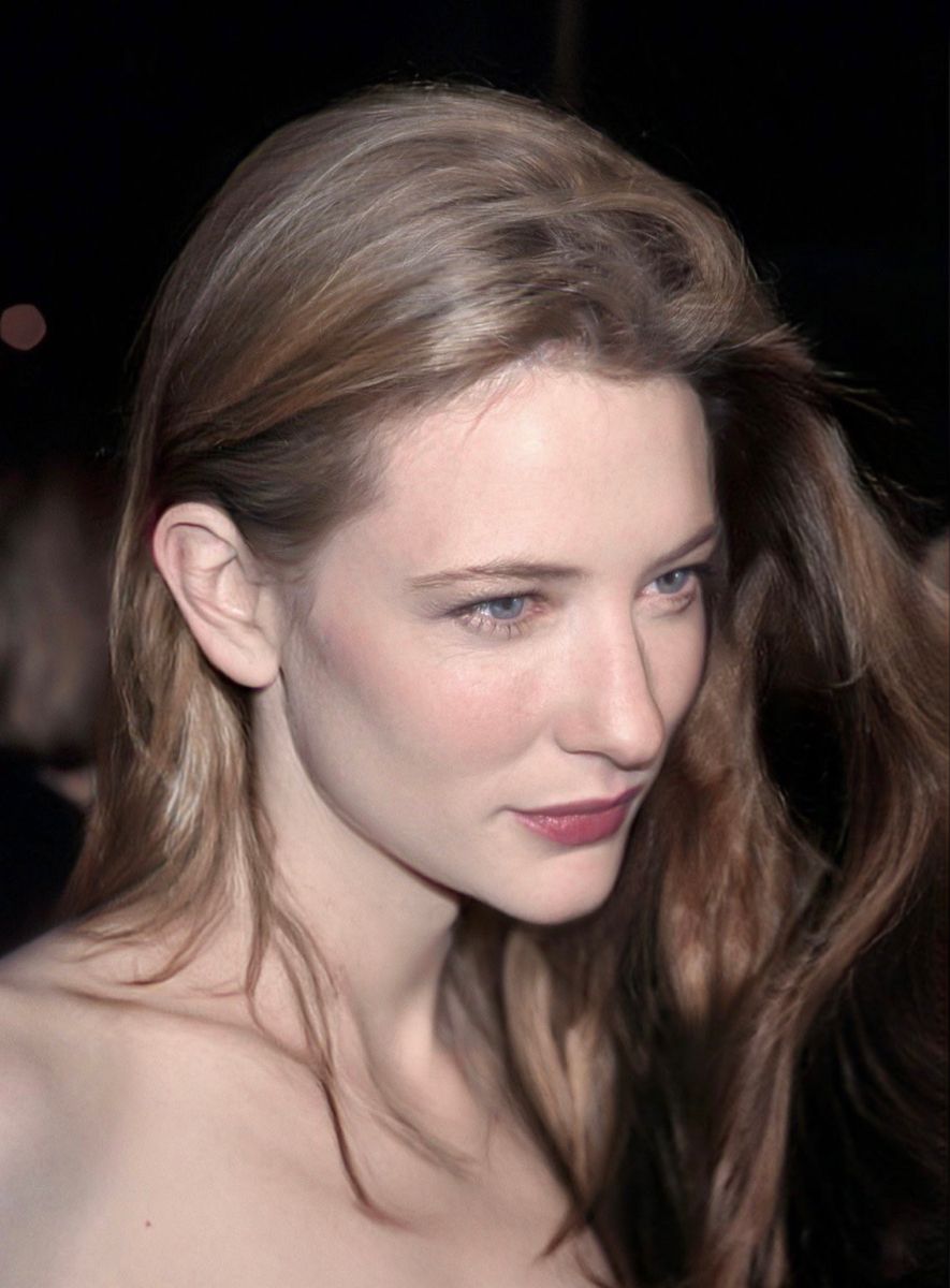 young cate blanchett | Actrices bonitas, Celebridades, Cabello color miel