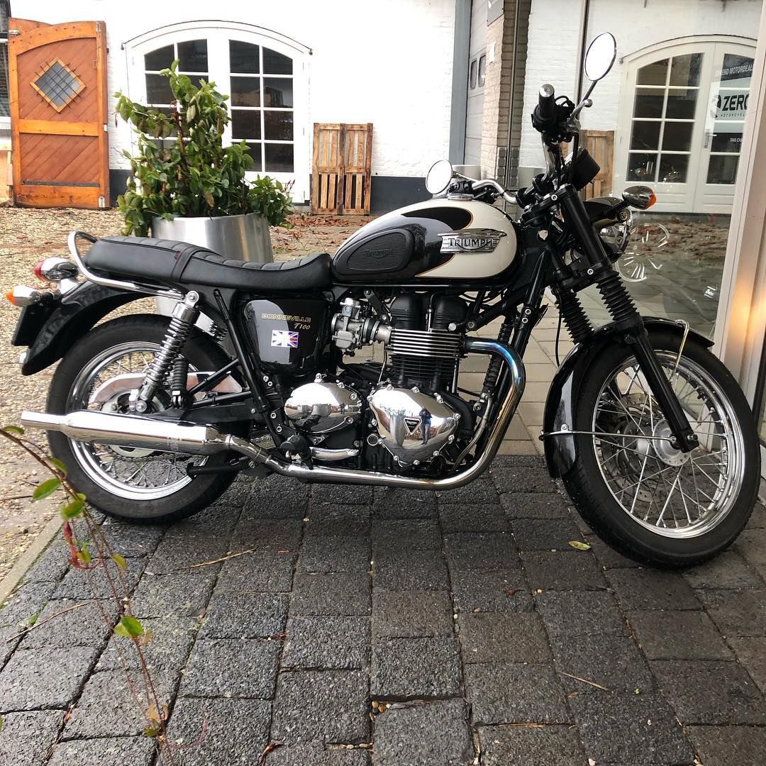 Vers Binnen Een Echte Triumph Bonneville T100 Van De Eerste Eigenaar