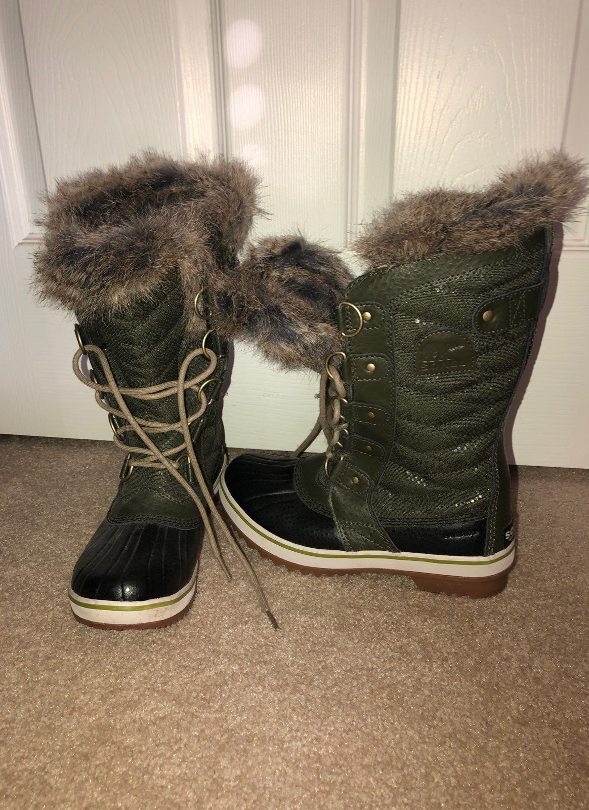 green snowboots