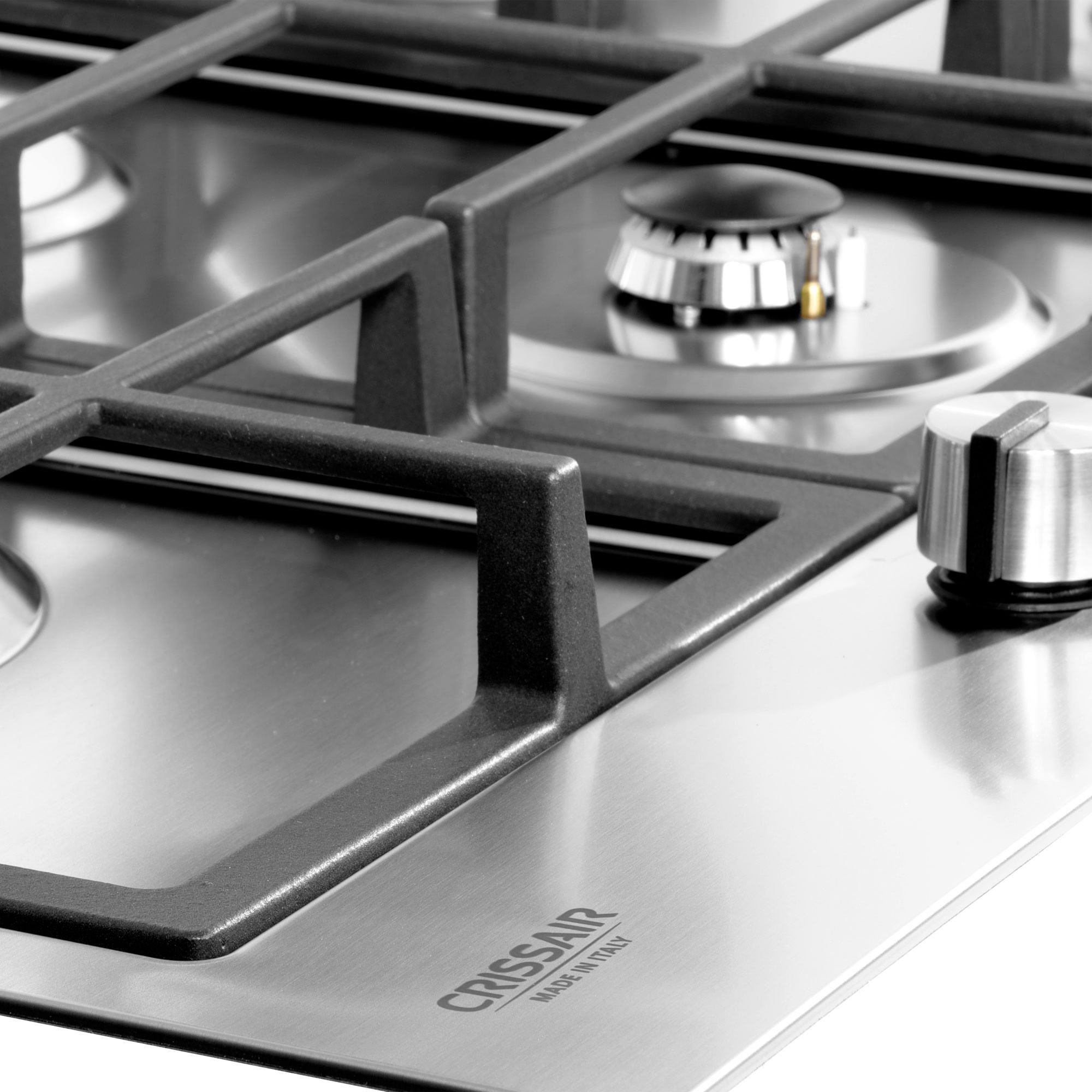 O Cooktop a Gás 5 Queimadores 90 cm CCP 900 Crissair é um legítimo Made in Italy. Destaca-se pelo alto nível de potência de seus queimadores. Alinhando design com segurança, devido a sua mesa semi filo e válvulas stop-gás.
Detalhes do Produto
Design funcional, acabamento semi filo com ampla mesa para facilitar o manejo de grandes panelas e travessas
Confeccionado em aço inox 304 AISI, material de alta durabilidade, resistência à corrosão e amarelamento da chapa
Tripla chama de alta po O Gas, Cooktop, Design, Products, Lining Up, Top Coat, Gadget