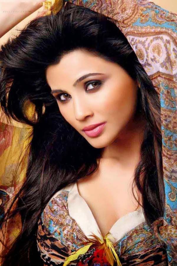 Jai Ho Actress Daisy Shah Latest Photos In Suits (5 Pics) | Daisy shah