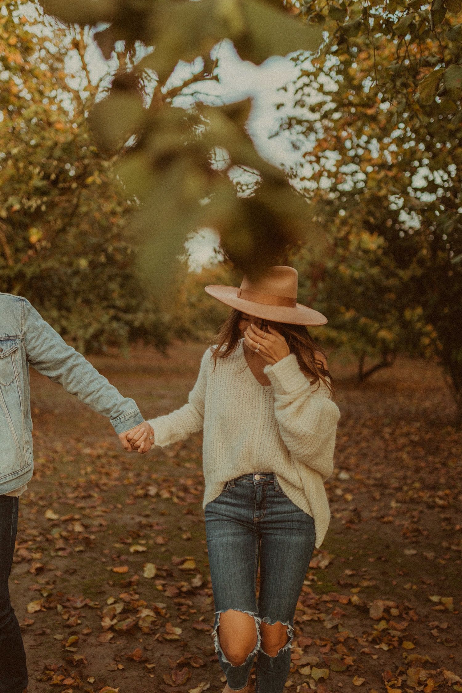 Cozy Fall Anniversary Session // Portland, OR // Em Photo in 2021 Fall engagement outfits