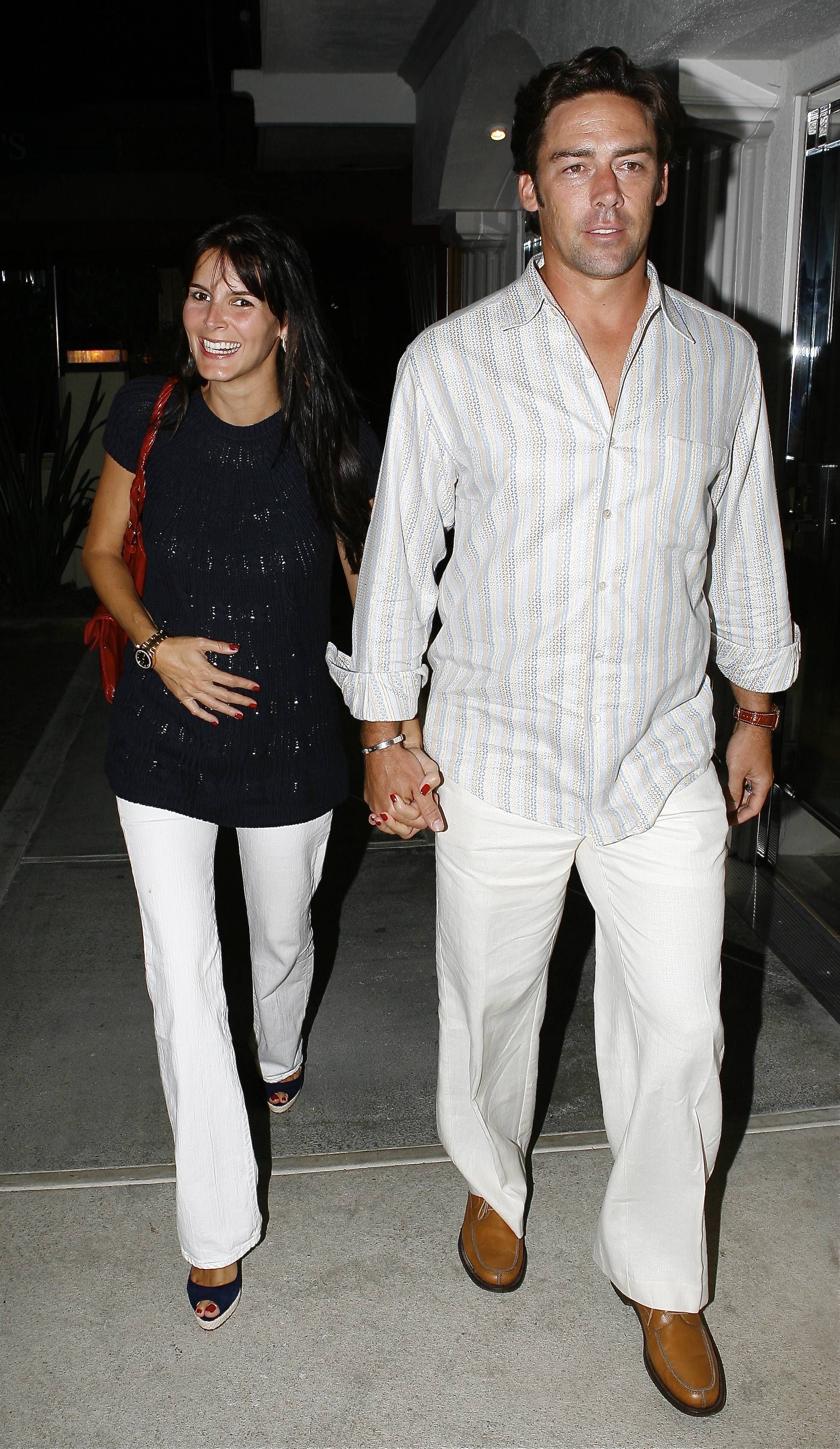 Angie harmon age height bio children marriage family – Artofit