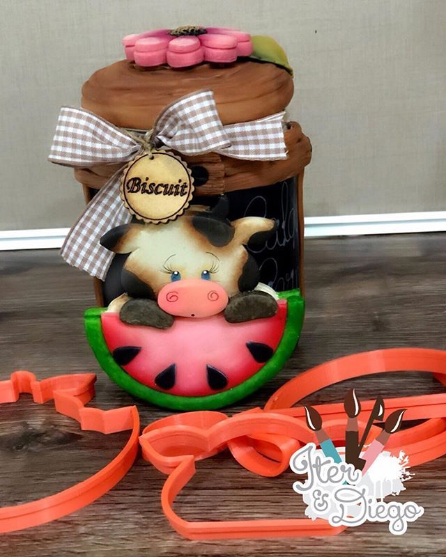 Iter & Diego (@iterediego) • Fotos e vídeos do Instagram Pasta Flexible, Cold Porcelain, Biscuits, Kitchen Decor, Instagram, Crafts, Polymers, Diego, Kitchen Jars