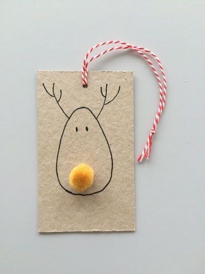 Hay Que Entretener A Los Chavales En Estas Fechas Además De Jugar Pueden Echar Una Mano Co Etiquetas De Regalos De Navidad Manualidades Etiquetas Para Regalo