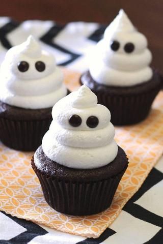 halloween ghost cupcakes frightfully good halloween cupcakes