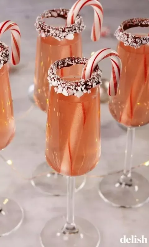 20+ Easy Christmas Cocktail Recipes to Please a Crowd - Be Centsational Holiday Brunch, Christmas Brunch, Christmas Treats, Christmas Food, Holiday Cheer, Christmas Menu Ideas, Christmas Cookies, Winter Holiday, Christmas Desserts