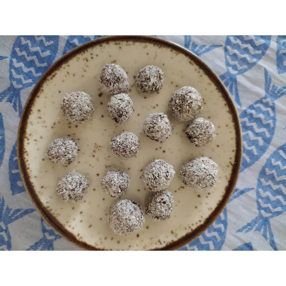 11 Begenme 2 Yorum Instagram Da Muhendis Madame Muhendismadame Saglikli Hurma Toplari 15 Adet Hurma 2 Yemek Kasigi Kakao 4 Yemek K Tableware Plates