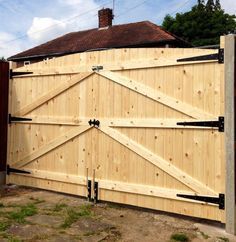 Wooden Driveway Gates Heavy Duty Solid 6ft High 10ft Wide Wooden Driveway Gates 6ft High 10ft Wide Tongue Groove Free T Hinges Top Loc In Garden Patio Fencing Ebay