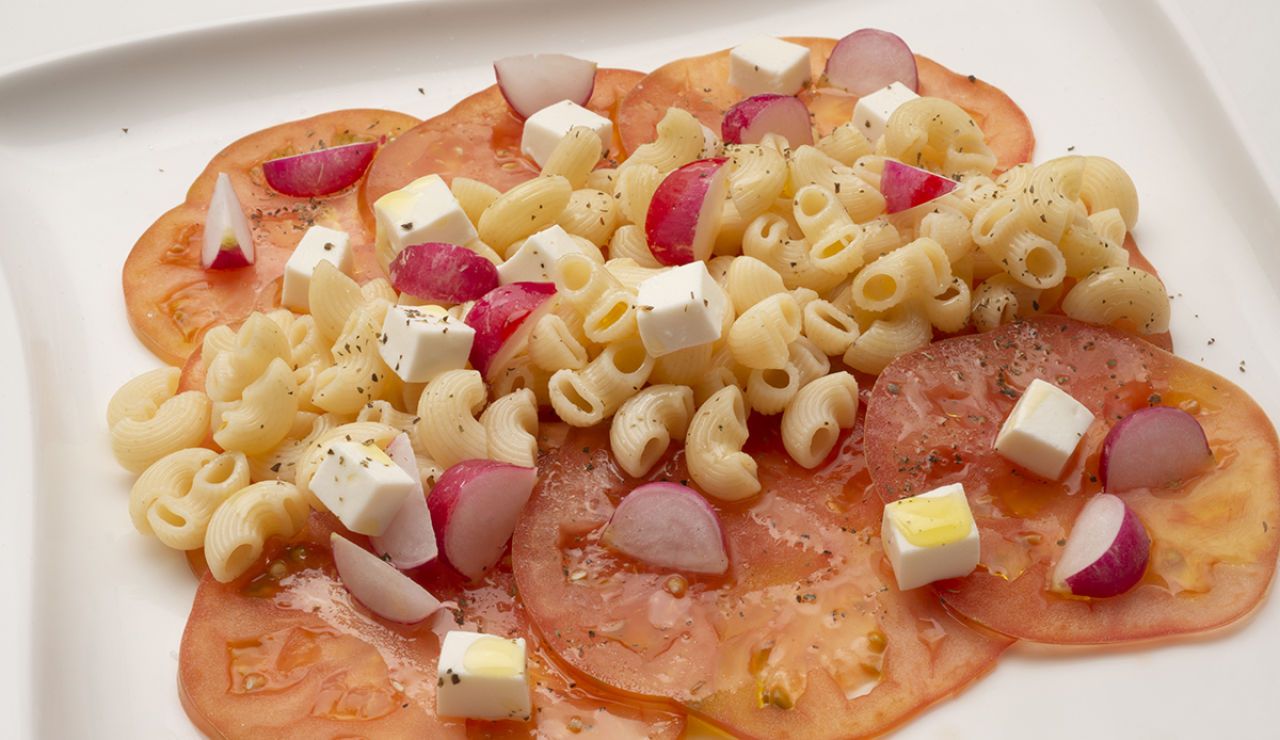 Ensalada De Pasta Tomate Y Rabanitos En 2020 Ensalada De Pasta Ensalada De Pasta Recetas Ensaladas