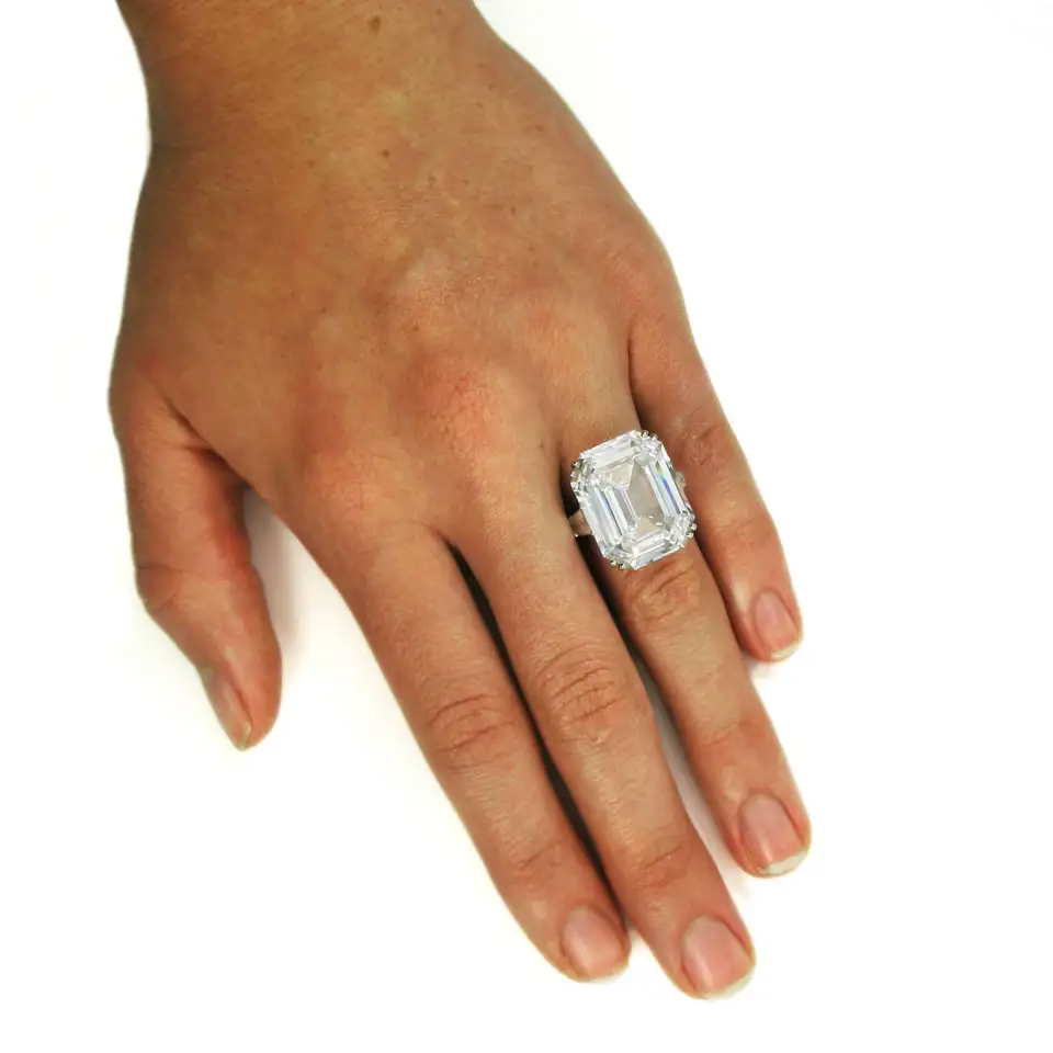 Harry winston emerald cut diamond ring deals
