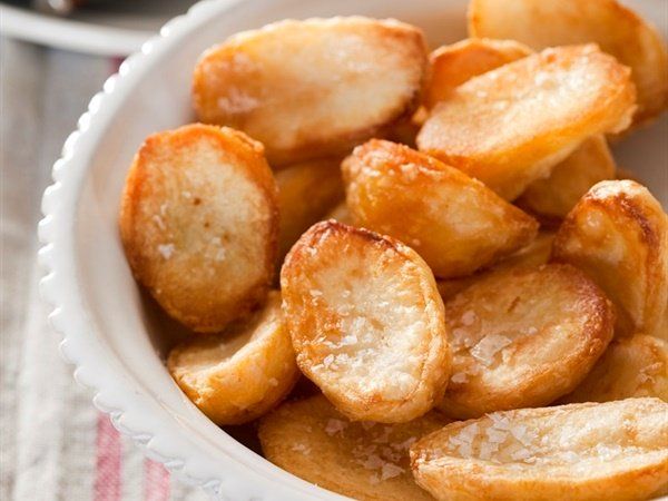 Gebakte aartappels: die klassieke keuse Pretzel Bites, Baked Potato, Salad Recipes, Feeding, Potatoes, Bread, Yummy, Baking, Classic