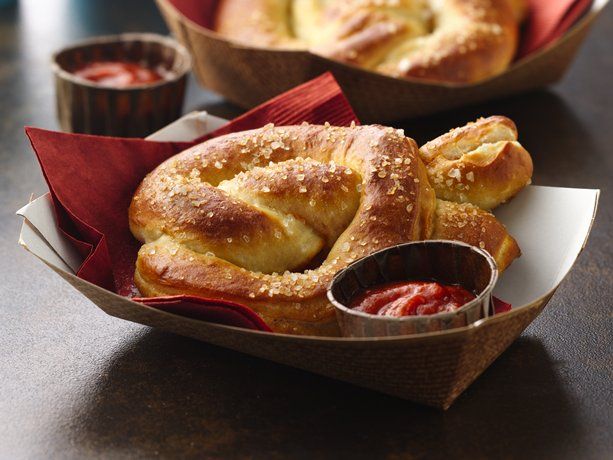 Pizza-Filled Pretzels Yummy Snacks, Yummy Food, Delicious, Kids Snacks, Delish, Healthy Food, New Recipes, Cooking Recipes, Favorite Recipes