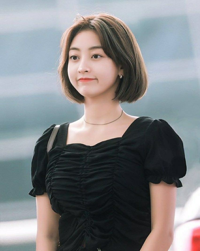 Pin on Kpop Girls | Short hair styles for round faces, Korean short