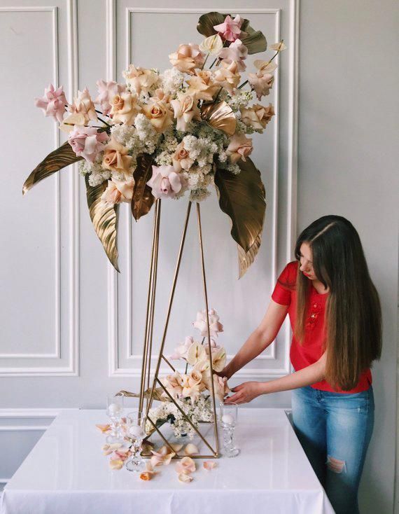 New Design Iron Geometric Box Frame Flower Stand Walkway Table