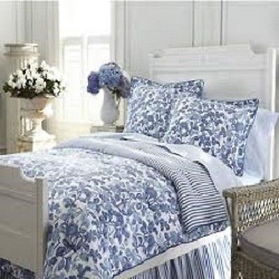 Ralph Lauren Porcelain Blue Roses King Comforter 4 Pieces New In Package And White Bedding Luxury Bed Linens - Ralph Lauren Porcelain Blue Bedding Ralph Lauren Porcelain Blue Roses King Comforter 4 Pieces New In Package And White Bedding Luxury Bed Linens - Ralph Lauren Porcelain Blue Bedding