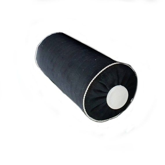 Zobacz ten produkt w moim sklepie Etsy https://www.etsy.com/pl/listing/1020256028/black-velvet-white-pipping-decorative Unique Pillows, Decorative Pillows, Bolster Pillow, Throw Pillows, Roller, Neck Roll Pillow, Purple And Black, Black And White, Shabby Chic Pillows