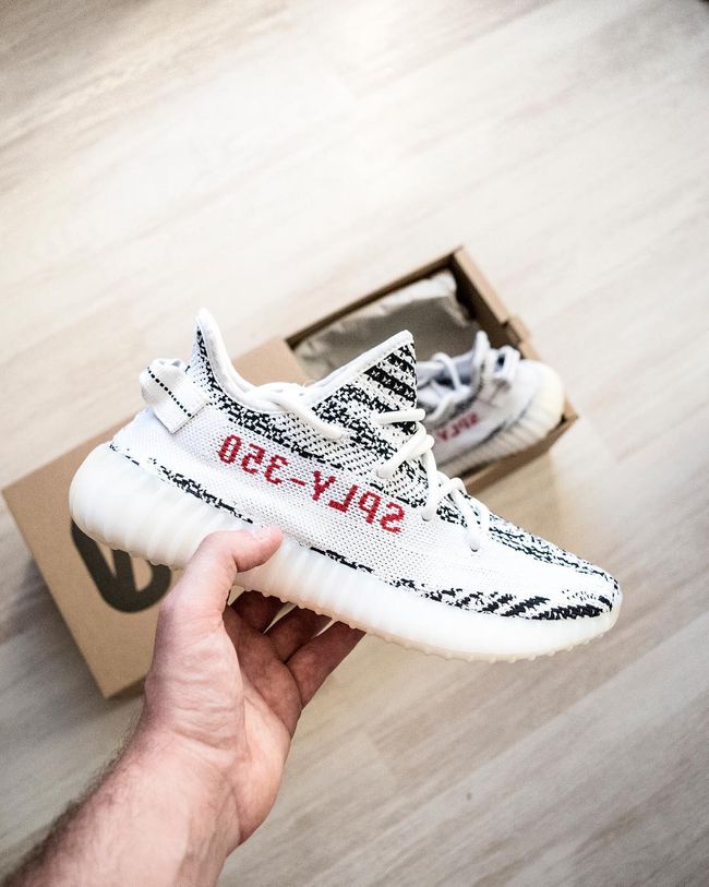 Yeezy Boost 350 V2 Zebra | Chaussures zèbre, Chaussures de adidas Yeezy Boost 350 V2 Zebra Shoes Size 11, WhiteBlack