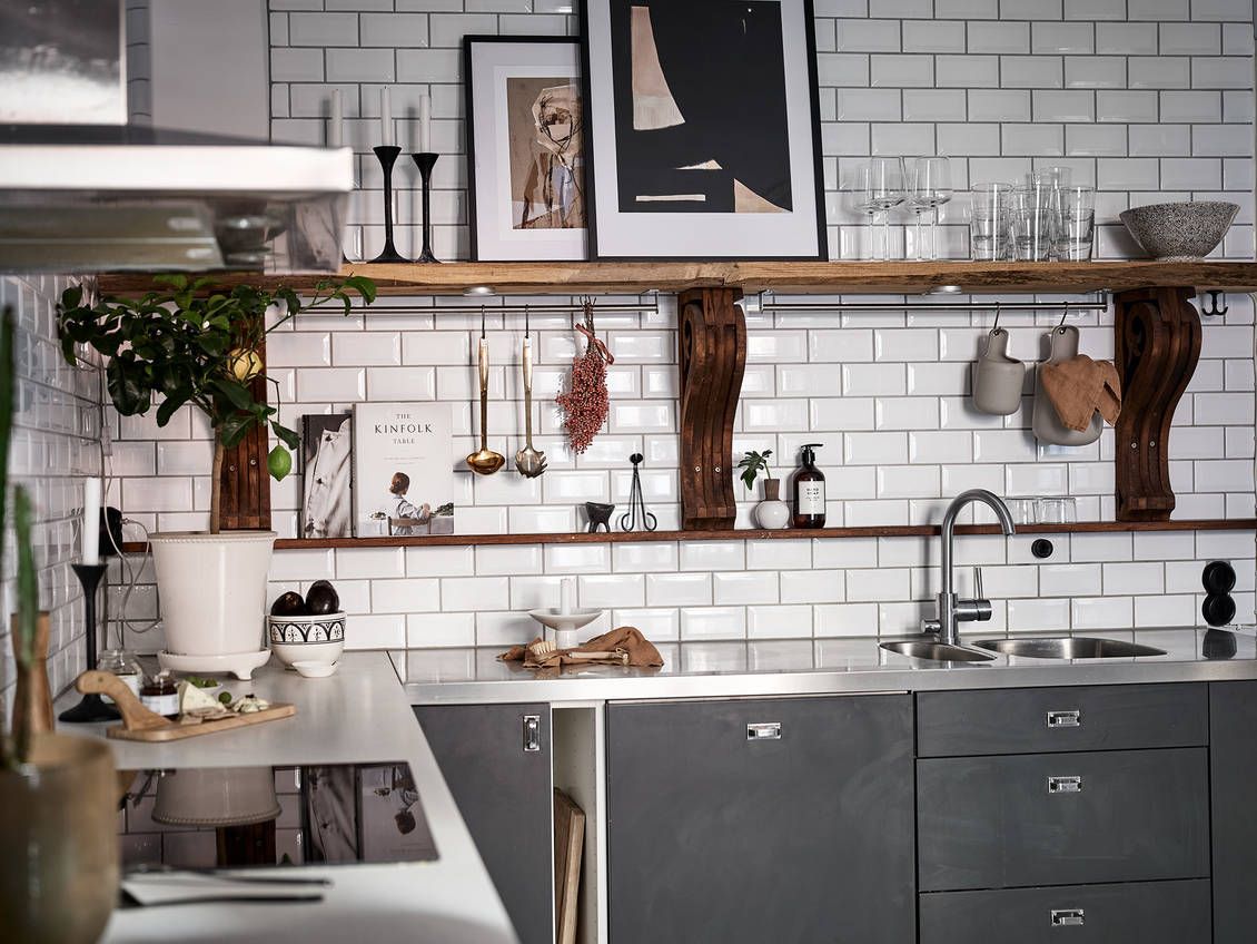 Une cuisine ouverte et une décoration contemporaine dans un Une cuisine ouverte et une décoration contemporaine dans un