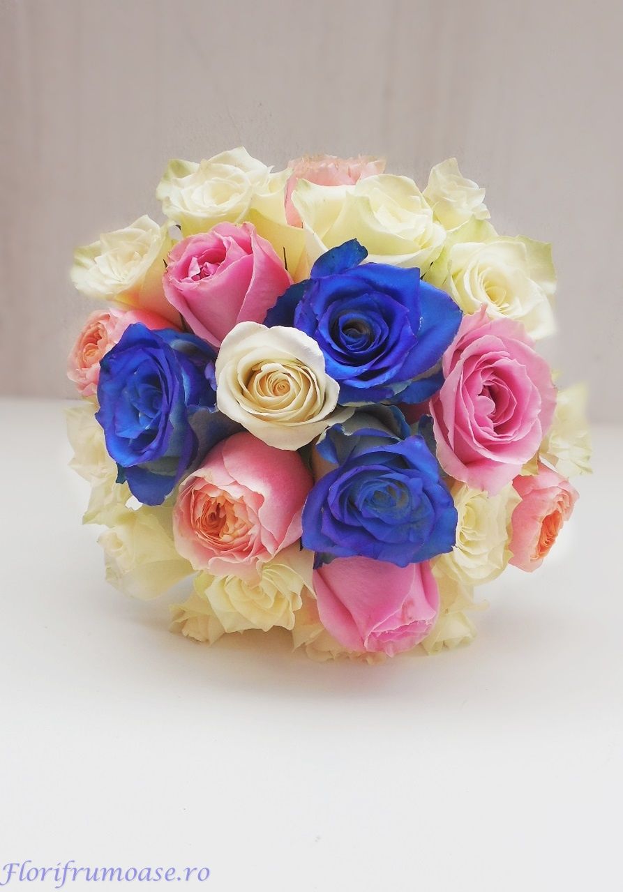 Buchet Mireasa Cu Trandafiri Albastri Albi Si Roz Flori Cupcakes