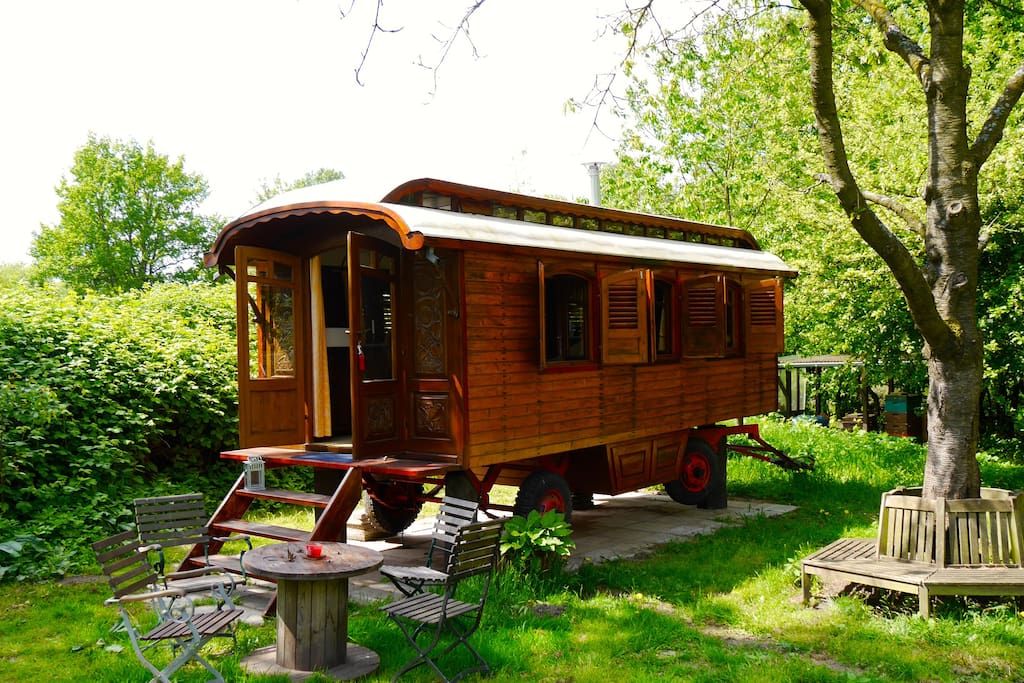 Garden Hut in Hamburg, Germany Stay in a Beautiful Circus Wagon