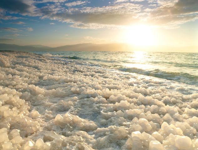 ウユニ湖だけじゃない 美しすぎる世界の塩湖 写真で巡る７つの絶景 塩湖 絶景 ウユニ湖