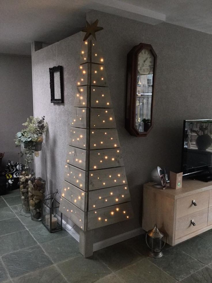 Noel Christmas, Christmas Projects, All Things Christmas, Winter Christmas, Christmas Lights, Pallet Christmas, Indoor Christmas, Modern Christmas, Beautiful Christmas