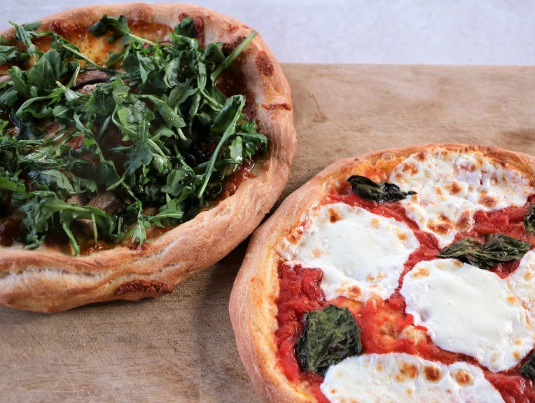 Neapolitan-ish Pizza – Dough recipe for lightly crunchy, pillowy, chewy crust Pizza Recipes Dough, Dough Recipe, Pizza Crust, Pizza Dough, Crunchy Pizza, Green Pizza, Types Of Pizza, Truffle Salt, New York Style Pizza