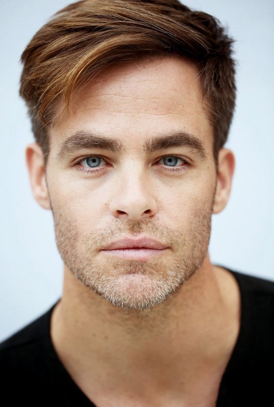 Chris Pine Mens haircuts short, Hard part haircut, Haircuts for men